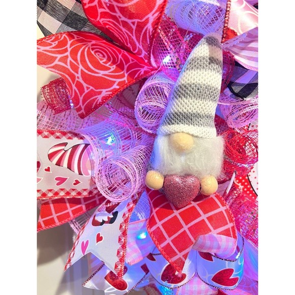 Handmade Valentine’s Gnome Hearts Ribbon Prelit Wreath 22 ins LED W13 - Picture 5 of 12